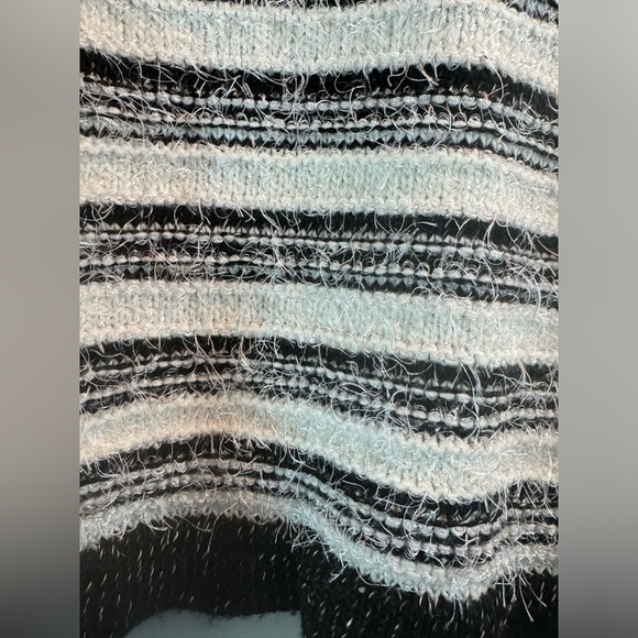 Calvin Klein Cardigan Women’s Black White Striped Fuzzy Eyelash Cropped Open - Picture 11 of 16